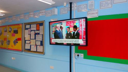 Budget digital signage screens for school