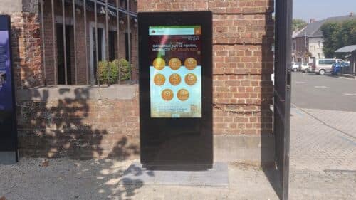 Outdoor-freestanding-digital-screens-waterproof