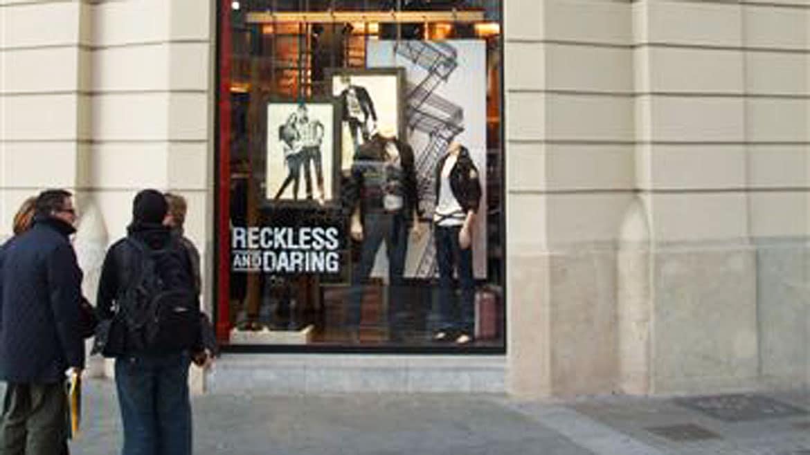 Retail Window Displays With LED Light Boxes For Levi's - W&Co