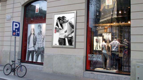 Metro Outdoor LED Poster Case at Levis Store Barcelona