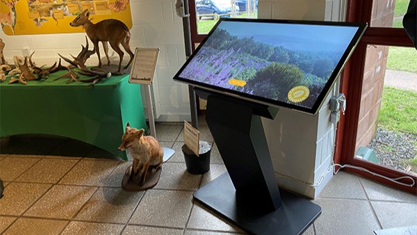 PCAP freestanding touchscreen digital kiosk in museum
