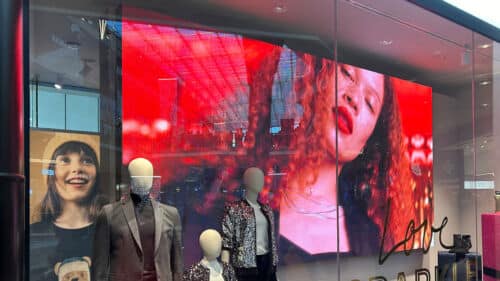 High Brightness DV-LED Screen in a Shop Window