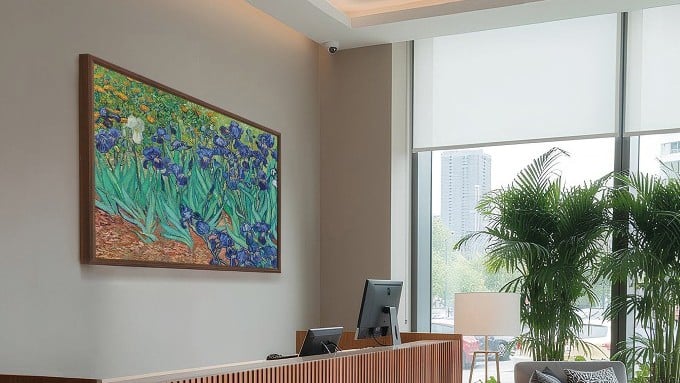 Digital Canvas Display in hotel reception crop
